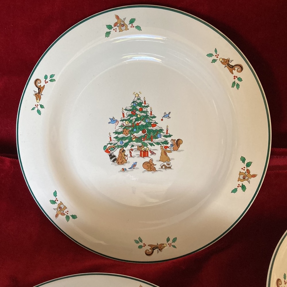 Ming Pao 8 1/4" salad plates (set of 4) and 1 cereal bowl - Picture 2 of 6